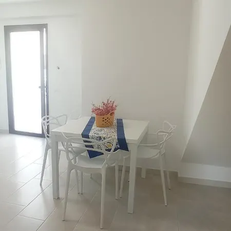 Ferienhaus Bilocale A 2 Passi Dal Mare Di Montalbano *