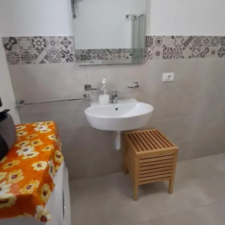 Ferienhaus Bilocale A 2 Passi Dal Mare Di Montalbano *